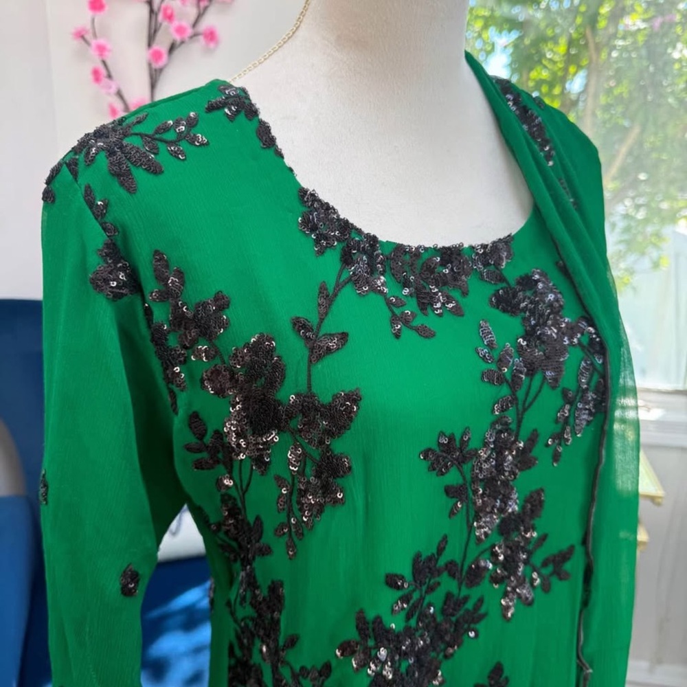 Chic Long Sleeve Green Dress with Black Sequin Details